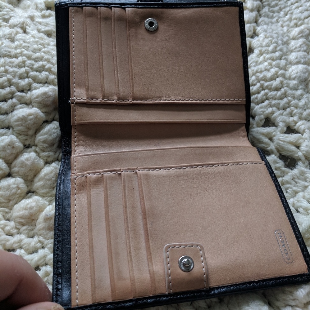 Authentic Coach black leather bifold wallet EUC - Picture 5 of 7